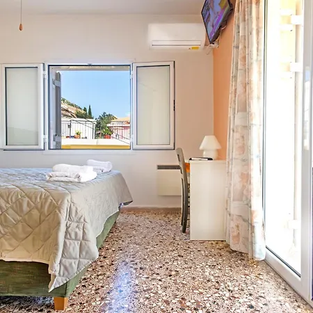 Family House In Lakones * パレオカストリッツア